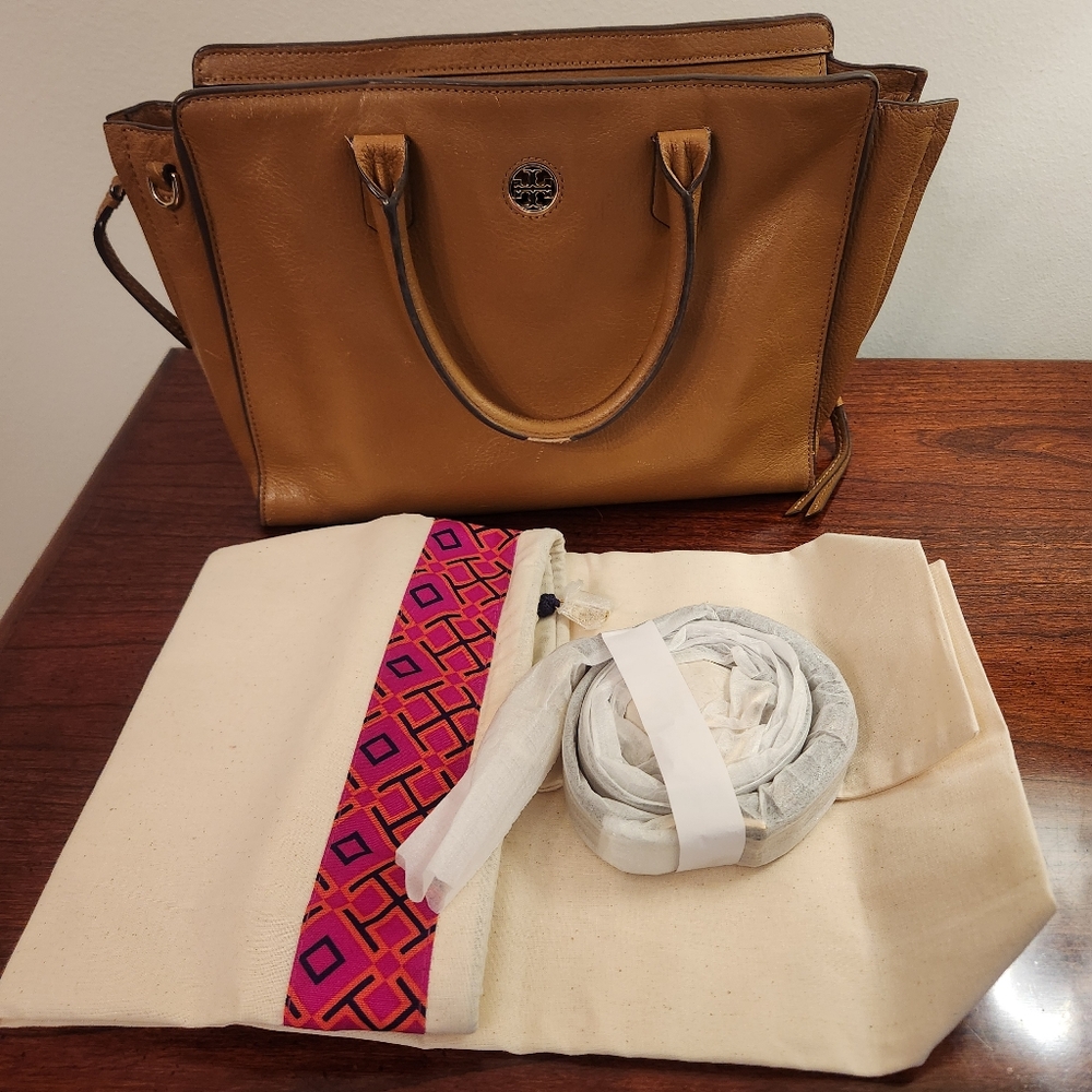 Tory Burch Robinson Tote Tan